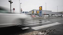Am Samstag wurde in Enns auf diesem Schutzweg eine Frau umgefahren, der Autolenker fuhr einfach ...