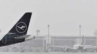 Chaos am Münchner Flughafen führte dazu, dass etwa 500 Passagierinnen und Passagiere eine ganze ...