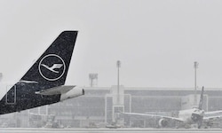 Chaos am Münchner Flughafen führte dazu, dass etwa 500 Passagierinnen und Passagiere eine ganze ...