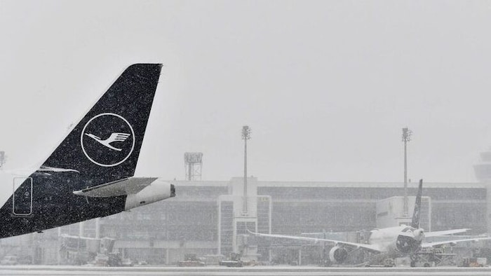 Insgesamt waren die Menschen von fünf Flügen betroffen.