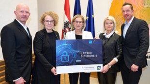 Teschl- Hofmeister, Mikl-Leitner, Ministerin Klaudia Tanner mit Claus Zeppelzauer (ganz links) ...