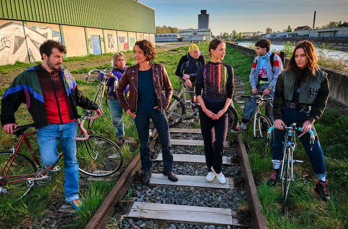 Zwei Kommissarinnen und die Kuriere: Odenthal und Stern werden von den „Velopunks“ eingekreist.