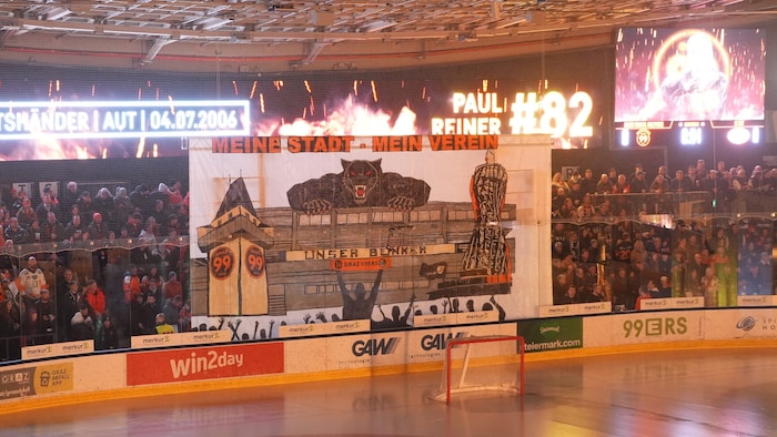 Die Spieler wurden mit einer tollen Choreografie begrüßt.