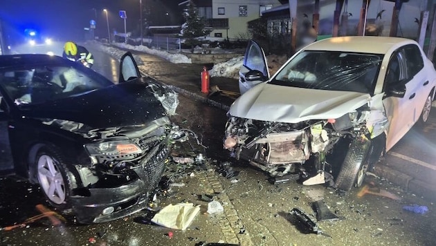 Zwei Autos krachten in Fohnsdorf frontal ineinander.