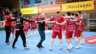 Großer Jubel bei den Fivers nach dem lange ersehnten Liga-Sieg.