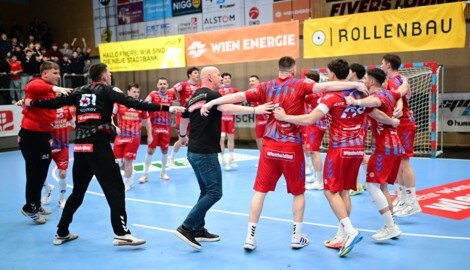 Großer Jubel bei den Fivers nach dem lange ersehnten Liga-Sieg.