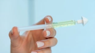 Der getestete Impfstoff wird nasal verabreicht und baut zunächst eine Schleimhautbarriere auf. ...