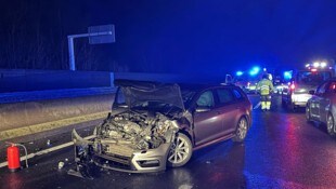 Auf der A9 bei Gralla krachte es am Montagmorgen
