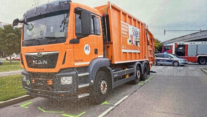 Der Horrorunfall ereignete sich an einer Kreuzung in Wien-Donaustadt.