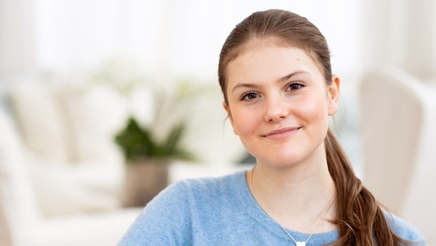 Prinzessin Estelle ist 14 Jahre alt geworden! Das Königshaus hat neue Porträts von ihr ...