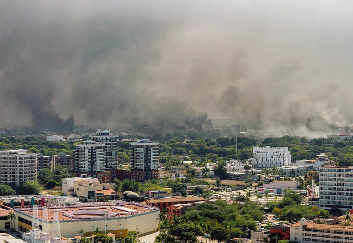 In der beliebten Urlaubsdestination Puerto Vallarta lodern die Flammen.