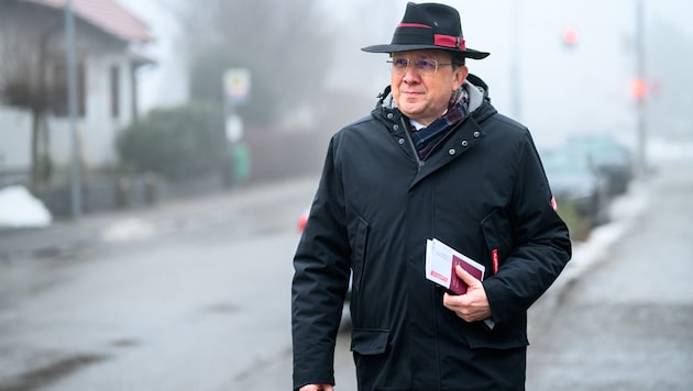 Matthias Stadler am 25. Jänner am Weg zu seiner Wahlschlappe. Jetzt wurde er erneut zum ...