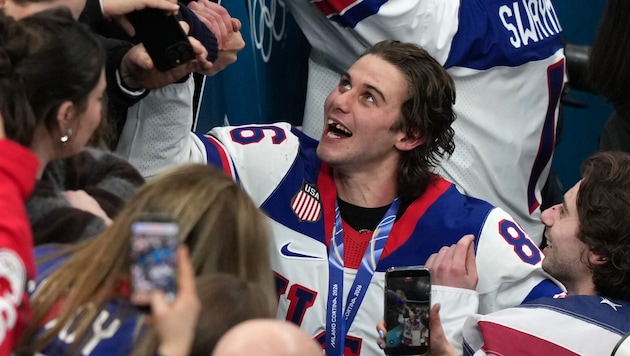 Jack Hughes hat dfür den US-Erfolg im olympischen Eishockey seine Schneidezähne geopfert.