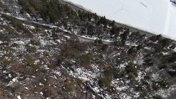 „Blick von Höhe Abbruchstelle auf LR 6 Zwickenberger Straße bzw. B 100 Drautal Straße“, ...