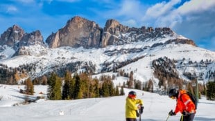 Im Trentino ist ein Schneeschuhwanderer von einer Lawine verschüttet worden und gestorben ...