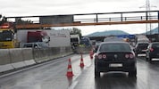 Der Lkw verschob die Betonelemente auf die Gegenfahrbahn, was Folgeunfälle verursachte.