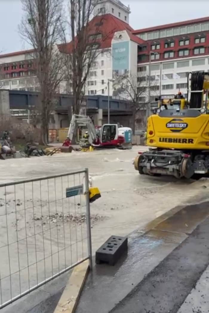 Wassermassen in Wien-Leopoldstadt: Mittlerweile ist die Schadensstelle wieder dicht.
