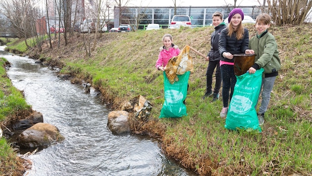 Bei der Landschaftsreinigung im Frühling machen jedes Jahr Tausende Vorarlberger von Jung bis ...
