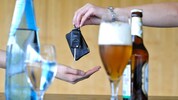 Wer den Autoschlüssel an eine alkoholisierte Person übergibt, muss mit Konsequenzen rechnen.