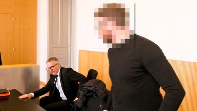 Der Angeklagte und sein Rechtsvertreter