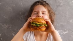 Das Gemüse-Laberl zwischen diesen zwei Brothälften ist Gegenstand von zähen Verhandlungen in ...