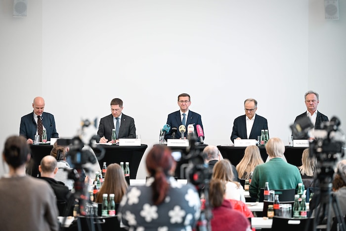 Präsentation mit Messepräsident Peter Franzmayr, Bürgermeister Andreas Rabl, Landesrat Markus ...