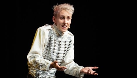 Kabarettistin Lisa Eckhart in ihrem neuen Programm „Ich war mal wer“