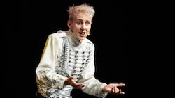 Kabarettistin Lisa Eckhart in ihrem neuen Programm „Ich war mal wer“