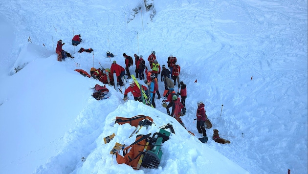 Avalanche operations cause enormous psychological stress for mountain rescuers. The first 15 ...