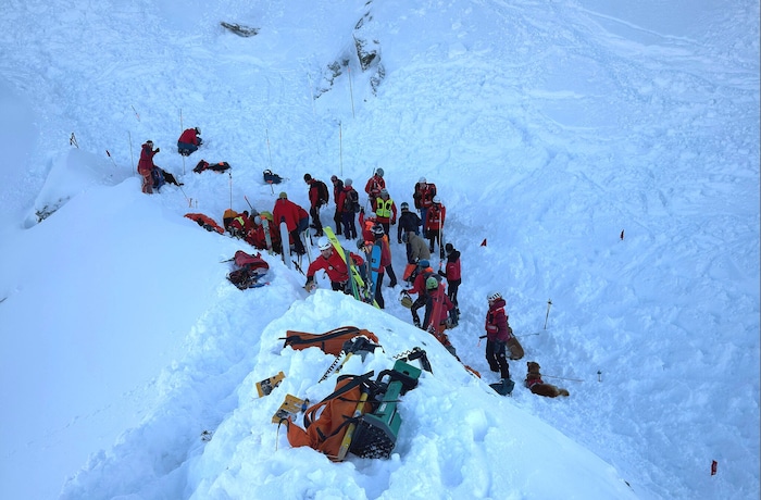 Lawineneinsätze verursachen bei den Bergrettern enormen psychischen Stress. Die ersten 15 ...