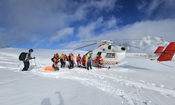 Mitte Jänner am Gennerhorn: Bergrettung, Polizei und Flugrettung sind oft gemeinsam im Einsatz.