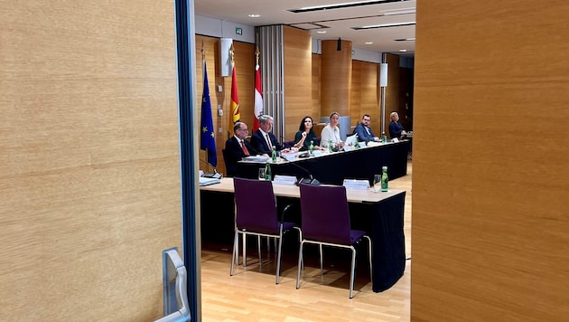 Im Zuge der Kritik an der SPÖ im U-Ausschuss kündigten Strobl und Stellvertreterin Carina ...