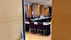 Im Zuge der Kritik an der SPÖ im U-Ausschuss kündigten Strobl und Stellvertreterin Carina ...