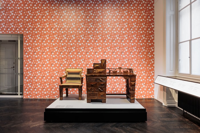 Dagobert Peches Schreibtisch für Eduard Ast von 1922 setzt den großen Schlusspunkt der ...