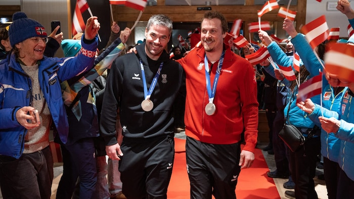 Vincent Kriechmayr and Manuel Feller with their Olympic medals.
