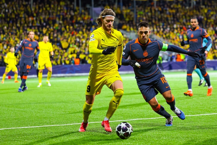 Im Hinspiel mussten sich Martinez (r.) und Co. mit 1:3 geschlagen geben.