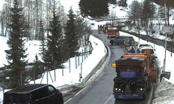 Feuerwehr und Räumdienst befinden sich mittlerweile vor Ort.