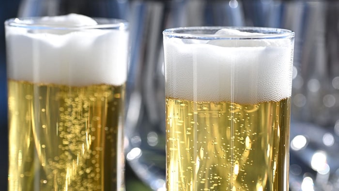 Biertrinker können aufatmen: Die Alkoholsteuer wird nur auf harte Getränke erhöht.