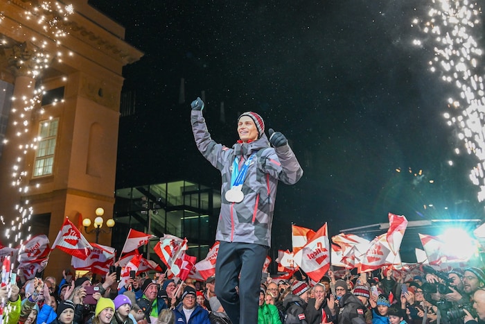 Rauschender Empfang mit drei Olympia-Medaillen um den Hals!