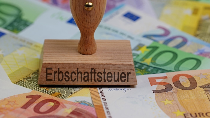 In Österreich herrscht seit Jahrne eine heiße Diskussion um die Einführung einer Erbschafts- und ...