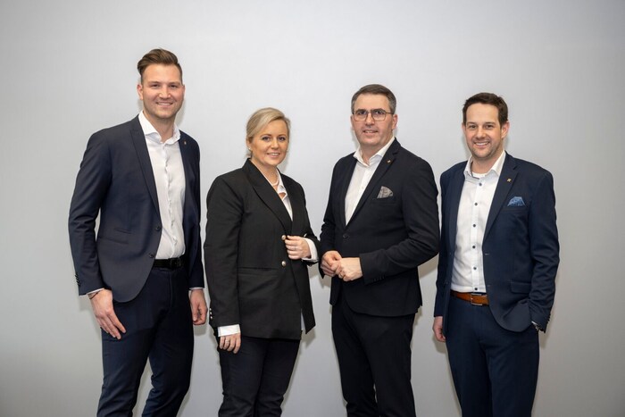 Präsentation der Pläne: Raphael Lindermayr, Ulrike Renner-Kästner (Firma Renner, München), Anton ...