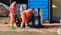 Dieser Behälter, der eine ätzende Flüssigkeit enthielt, kippte um.