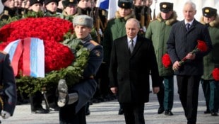 Putin ist für den Tod Hunderttausender und das Leid von Millionen Menschen verantwortlich.