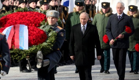 Putin ist für den Tod Hunderttausender und das Leid von Millionen Menschen verantwortlich.