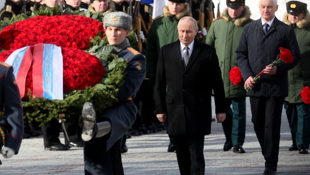 Putin ist für den Tod Hunderttausender und das Leid von Millionen Menschen verantwortlich.