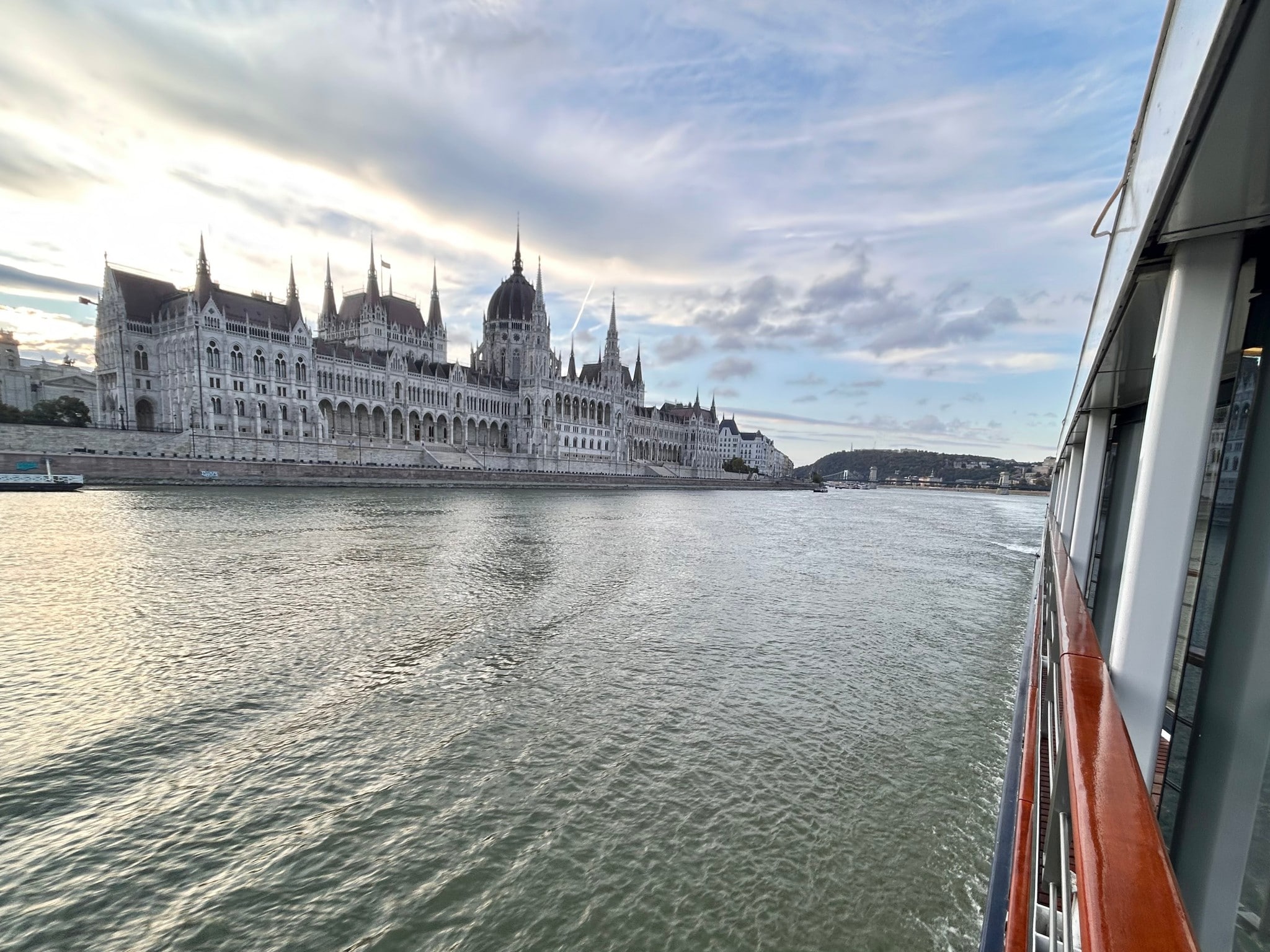 Kabine mit Aussicht – auch auf das Budapester Parlament im Morgengrauen.