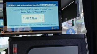 Das Codewort „Einmal Ticket Blau bitte“ soll Fahrgästen im Fall von Bedrohung ermöglichen, rasch ...