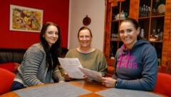 Beatrice, Barbara und Alisa Buchinger können wieder lachen. Ihre geliebte Oma und Urli darf ...