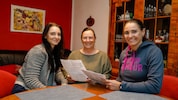 Beatrice, Barbara und Alisa Buchinger können wieder lachen. Ihre geliebte Oma und Urli darf ...