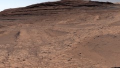 Der Mars-Rover „Curiosity“ verblüfft mit neuen Bildern: Ein Panorama aus Stein, das von der ...